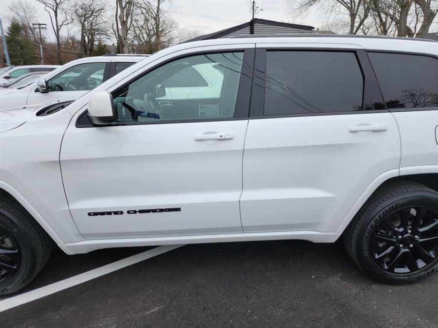 2019 Jeep Grand Cherokee Altitude 4x4, available for sale in Islip, New York | L.I. Auto Gallery. Islip, New York 2019 Jeep Grand Cherokee Altitude 4x4, available for sale in Islip, New York | L.I. Auto Gallery. Islip, New York