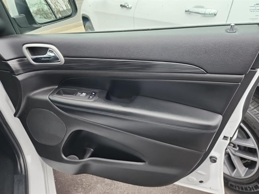 2019 Jeep Grand Cherokee Altitude 4x4, available for sale in Islip, New York | L.I. Auto Gallery. Islip, New York 2019 Jeep Grand Cherokee Altitude 4x4, available for sale in Islip, New York | L.I. Auto Gallery. Islip, New York