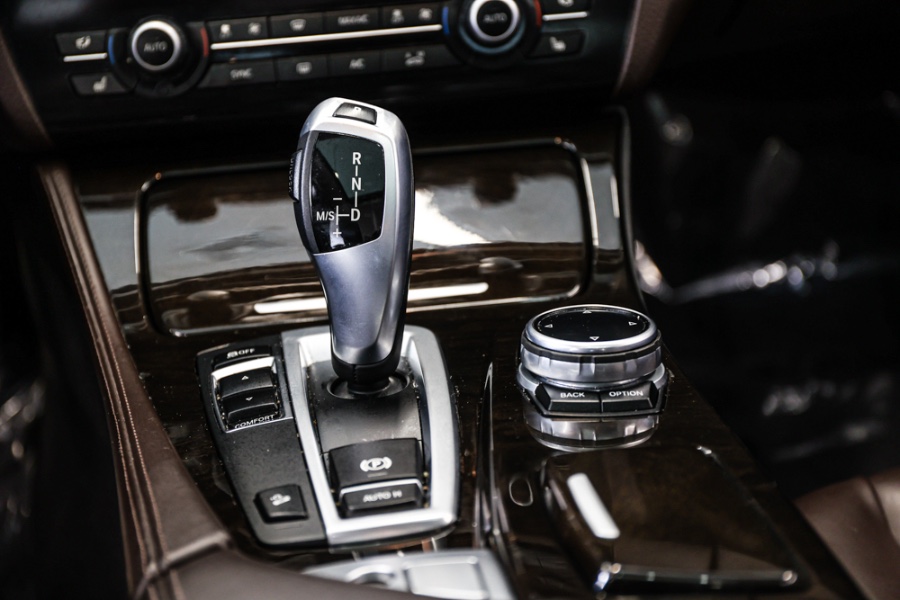 2014 BMW 5 Series 4dr Sdn 535i xDrive AWD, available for sale in ELMONT, New York | 26 Motors Long Island. ELMONT, New York 2014 BMW 5 Series 4dr Sdn 535i xDrive AWD, available for sale in ELMONT, New York | 26 Motors Long Island. ELMONT, New York