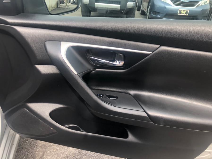 2017 Nissan Altima 2.5 SV Sedan, available for sale in Irvington, New Jersey | Elis Motors Corp. Irvington, New Jersey 2017 Nissan Altima 2.5 SV Sedan, available for sale in Irvington, New Jersey | Elis Motors Corp. Irvington, New Jersey