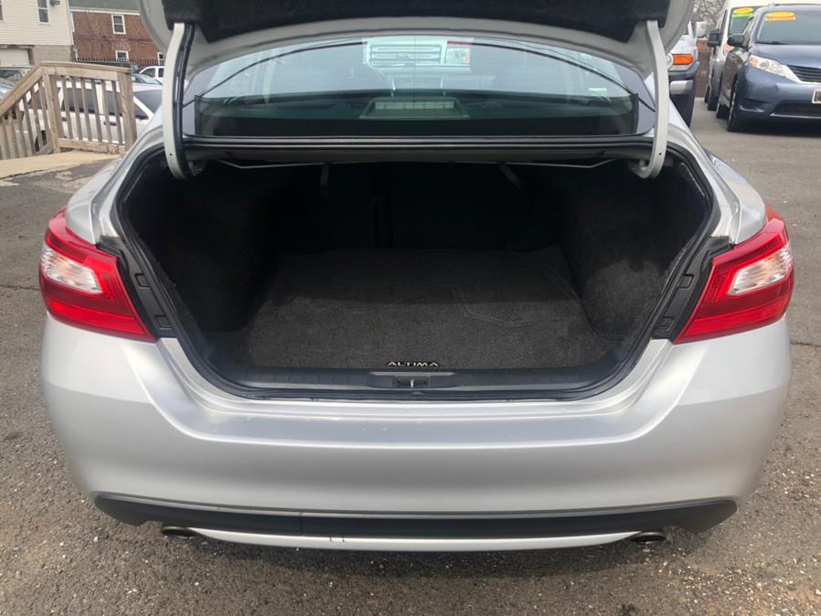 2017 Nissan Altima 2.5 SV Sedan, available for sale in Irvington, New Jersey | Elis Motors Corp. Irvington, New Jersey 2017 Nissan Altima 2.5 SV Sedan, available for sale in Irvington, New Jersey | Elis Motors Corp. Irvington, New Jersey