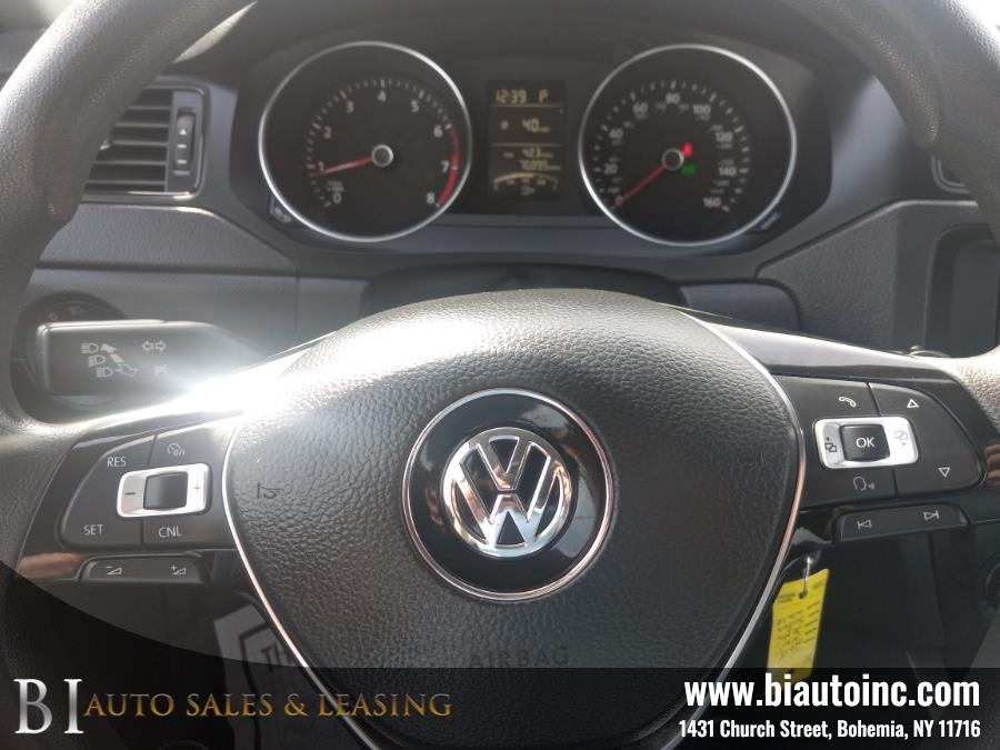 2015 Volkswagen Jetta Sedan 4dr Auto 2.0L S w/Technology, available for sale in Bohemia, New York | B I Auto Sales. Bohemia, New York 2015 Volkswagen Jetta Sedan 4dr Auto 2.0L S w/Technology, available for sale in Bohemia, New York | B I Auto Sales. Bohemia, New York