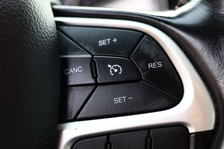 2020 Jeep Compass Limited 4x4, available for sale in Jamaica, New York | Hillside Auto Mall Inc.. Jamaica, New York 2020 Jeep Compass Limited 4x4, available for sale in Jamaica, New York | Hillside Auto Mall Inc.. Jamaica, New York