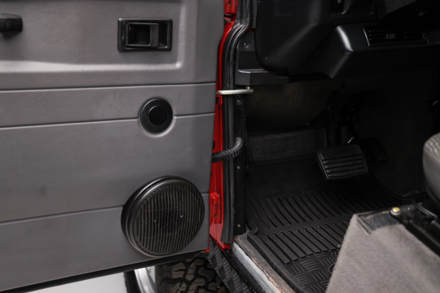 1997 Land Rover Defender 90 2dr Station Wagon Hard-Top, available for sale in North Salem, New York | Meccanic Shop North Inc. North Salem, New York 1997 Land Rover Defender 90 2dr Station Wagon Hard-Top, available for sale in North Salem, New York | Meccanic Shop North Inc. North Salem, New York