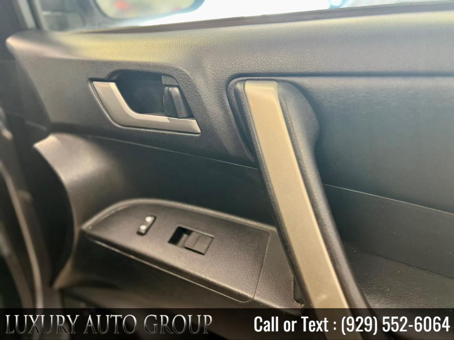 2012 Toyota Highlander 4WD 4dr V6 SE (Natl), available for sale in Bronx, New York | Luxury Auto Group. Bronx, New York 2012 Toyota Highlander 4WD 4dr V6 SE (Natl), available for sale in Bronx, New York | Luxury Auto Group. Bronx, New York