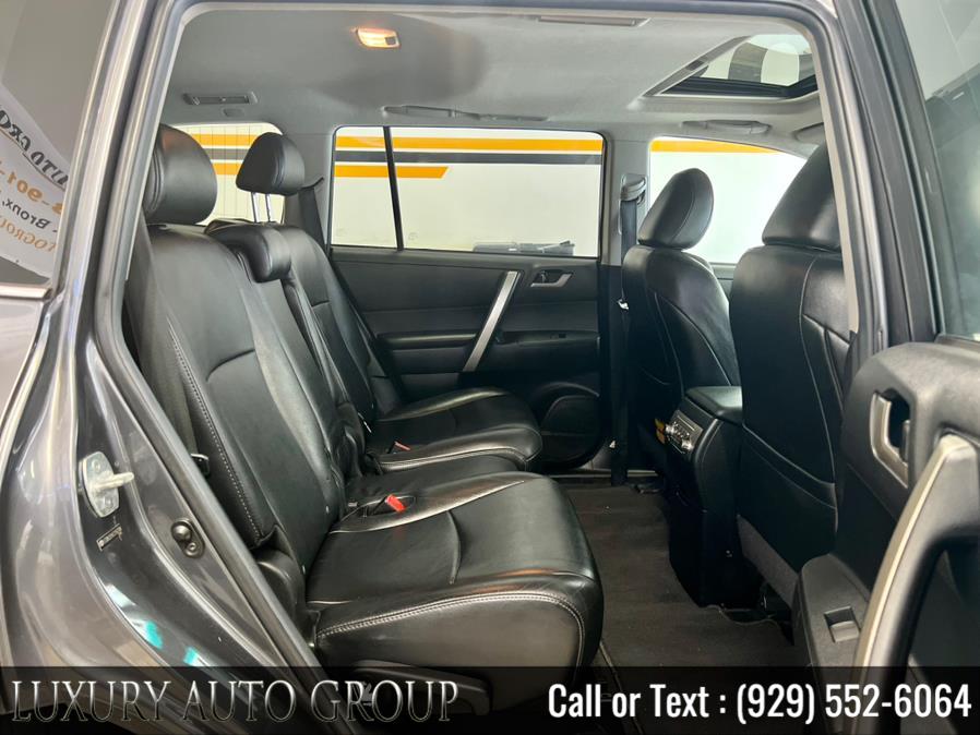 2012 Toyota Highlander 4WD 4dr V6 SE (Natl), available for sale in Bronx, New York | Luxury Auto Group. Bronx, New York 2012 Toyota Highlander 4WD 4dr V6 SE (Natl), available for sale in Bronx, New York | Luxury Auto Group. Bronx, New York