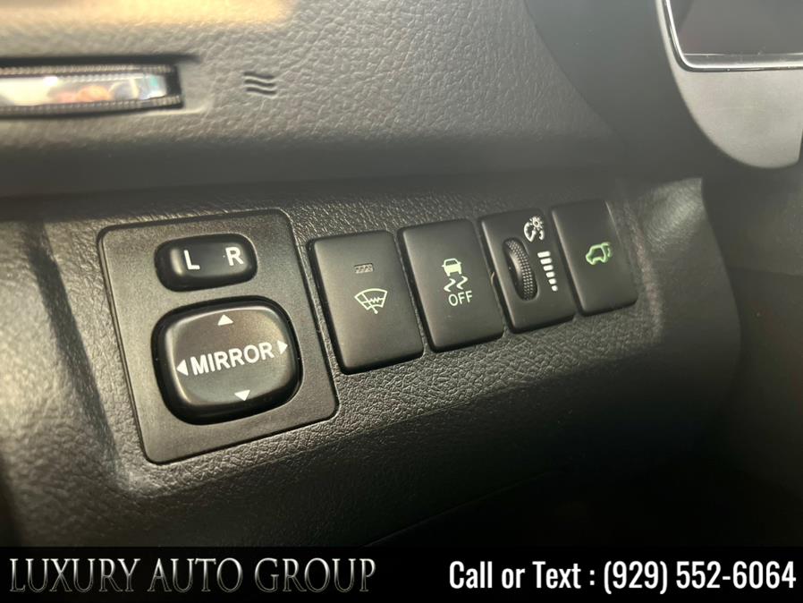 2012 Toyota Highlander 4WD 4dr V6 SE (Natl), available for sale in Bronx, New York | Luxury Auto Group. Bronx, New York 2012 Toyota Highlander 4WD 4dr V6 SE (Natl), available for sale in Bronx, New York | Luxury Auto Group. Bronx, New York