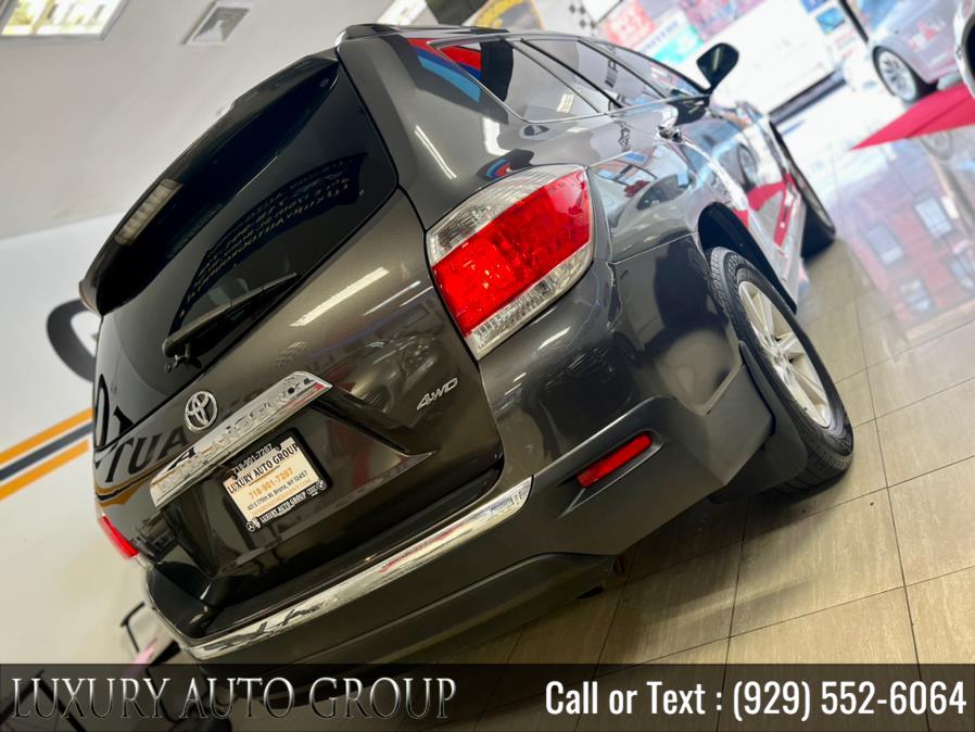 2012 Toyota Highlander 4WD 4dr V6 SE (Natl), available for sale in Bronx, New York | Luxury Auto Group. Bronx, New York 2012 Toyota Highlander 4WD 4dr V6 SE (Natl), available for sale in Bronx, New York | Luxury Auto Group. Bronx, New York