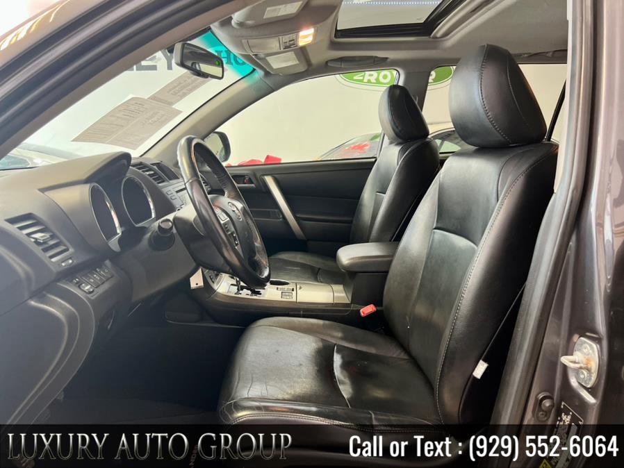 2012 Toyota Highlander 4WD 4dr V6 SE (Natl), available for sale in Bronx, New York | Luxury Auto Group. Bronx, New York 2012 Toyota Highlander 4WD 4dr V6 SE (Natl), available for sale in Bronx, New York | Luxury Auto Group. Bronx, New York