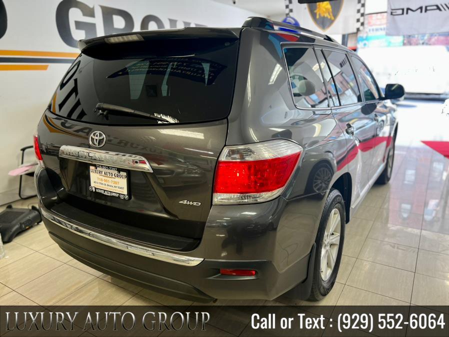 2012 Toyota Highlander 4WD 4dr V6 SE (Natl), available for sale in Bronx, New York | Luxury Auto Group. Bronx, New York 2012 Toyota Highlander 4WD 4dr V6 SE (Natl), available for sale in Bronx, New York | Luxury Auto Group. Bronx, New York