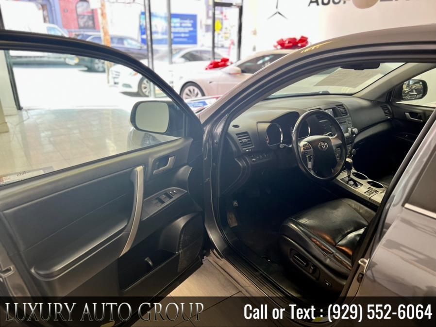 2012 Toyota Highlander 4WD 4dr V6 SE (Natl), available for sale in Bronx, New York | Luxury Auto Group. Bronx, New York 2012 Toyota Highlander 4WD 4dr V6 SE (Natl), available for sale in Bronx, New York | Luxury Auto Group. Bronx, New York