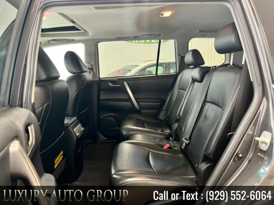 2012 Toyota Highlander 4WD 4dr V6 SE (Natl), available for sale in Bronx, New York | Luxury Auto Group. Bronx, New York 2012 Toyota Highlander 4WD 4dr V6 SE (Natl), available for sale in Bronx, New York | Luxury Auto Group. Bronx, New York