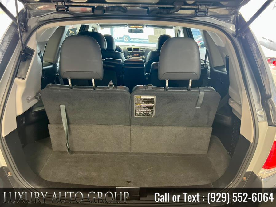 2012 Toyota Highlander 4WD 4dr V6 SE (Natl), available for sale in Bronx, New York | Luxury Auto Group. Bronx, New York 2012 Toyota Highlander 4WD 4dr V6 SE (Natl), available for sale in Bronx, New York | Luxury Auto Group. Bronx, New York