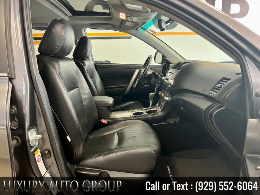 2012 Toyota Highlander 4WD 4dr V6 SE (Natl), available for sale in Bronx, New York | Luxury Auto Group. Bronx, New York 2012 Toyota Highlander 4WD 4dr V6 SE (Natl), available for sale in Bronx, New York | Luxury Auto Group. Bronx, New York