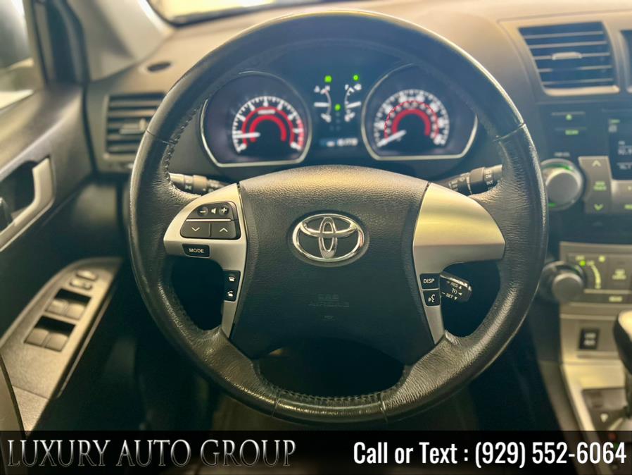 2012 Toyota Highlander 4WD 4dr V6 SE (Natl), available for sale in Bronx, New York | Luxury Auto Group. Bronx, New York 2012 Toyota Highlander 4WD 4dr V6 SE (Natl), available for sale in Bronx, New York | Luxury Auto Group. Bronx, New York