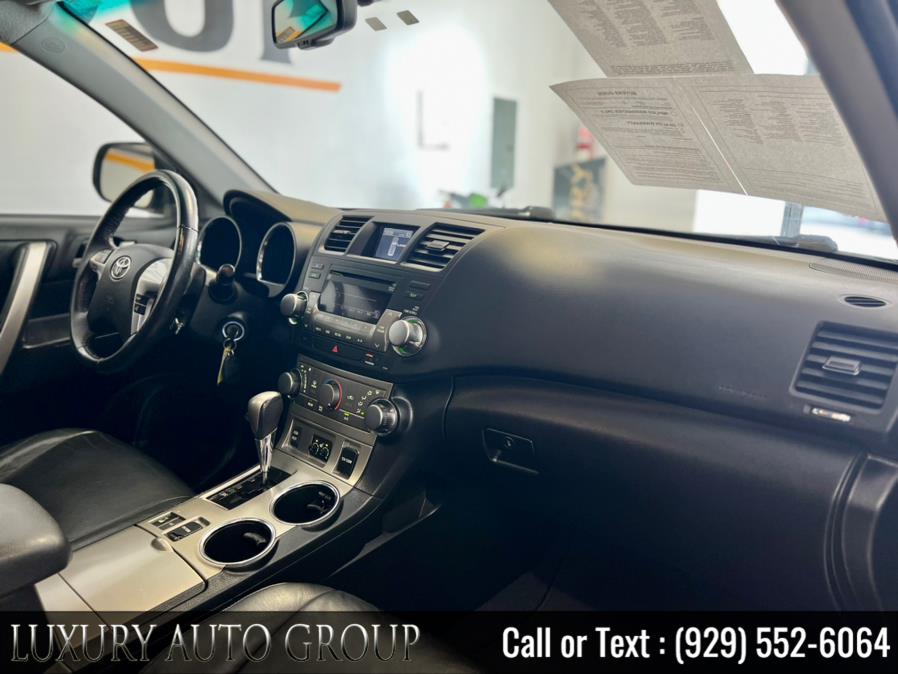 2012 Toyota Highlander 4WD 4dr V6 SE (Natl), available for sale in Bronx, New York | Luxury Auto Group. Bronx, New York 2012 Toyota Highlander 4WD 4dr V6 SE (Natl), available for sale in Bronx, New York | Luxury Auto Group. Bronx, New York