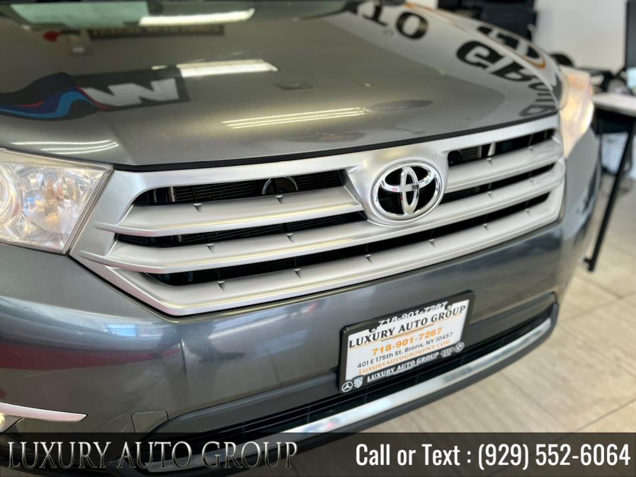 2012 Toyota Highlander 4WD 4dr V6 SE (Natl), available for sale in Bronx, New York | Luxury Auto Group. Bronx, New York 2012 Toyota Highlander 4WD 4dr V6 SE (Natl), available for sale in Bronx, New York | Luxury Auto Group. Bronx, New York