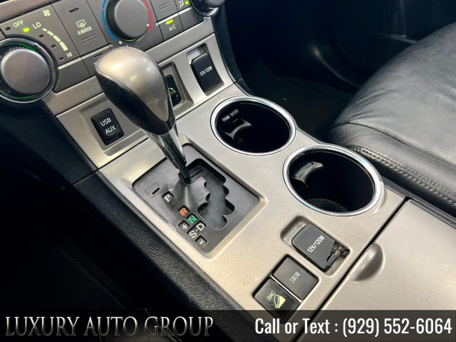 2012 Toyota Highlander 4WD 4dr V6 SE (Natl), available for sale in Bronx, New York | Luxury Auto Group. Bronx, New York 2012 Toyota Highlander 4WD 4dr V6 SE (Natl), available for sale in Bronx, New York | Luxury Auto Group. Bronx, New York
