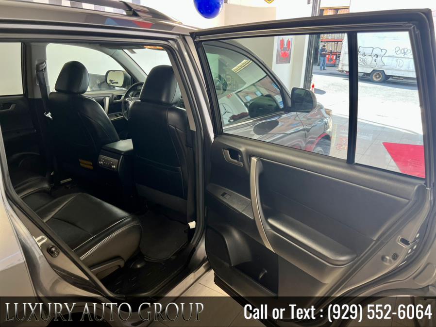 2012 Toyota Highlander 4WD 4dr V6 SE (Natl), available for sale in Bronx, New York | Luxury Auto Group. Bronx, New York 2012 Toyota Highlander 4WD 4dr V6 SE (Natl), available for sale in Bronx, New York | Luxury Auto Group. Bronx, New York