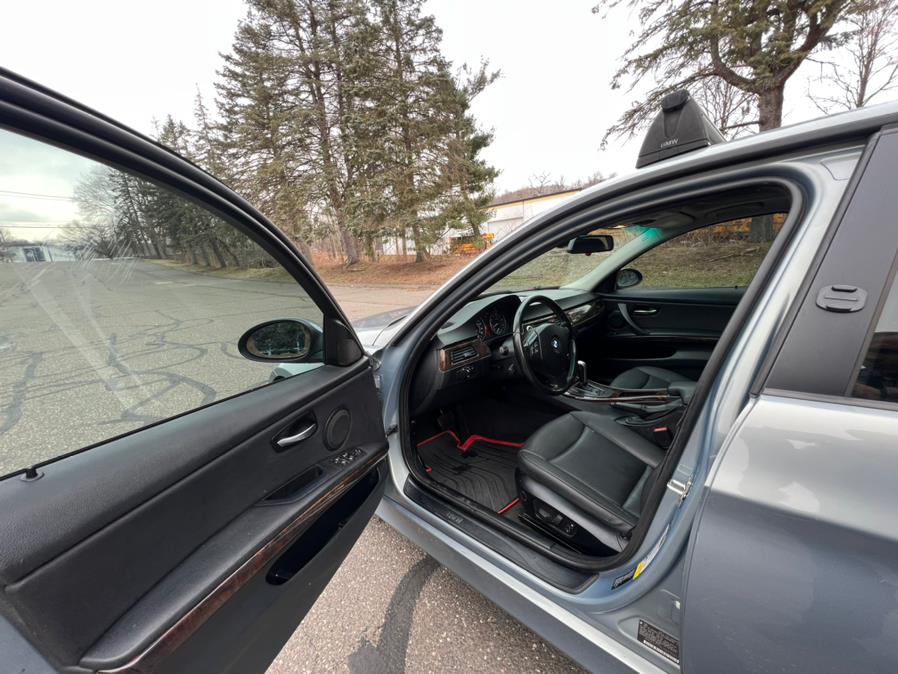 2007 BMW 3 Series 4dr Sdn 328xi AWD SULEV, available for sale in Waterbury, Connecticut | Platinum Auto Care. Waterbury, Connecticut 2007 BMW 3 Series 4dr Sdn 328xi AWD SULEV, available for sale in Waterbury, Connecticut | Platinum Auto Care. Waterbury, Connecticut