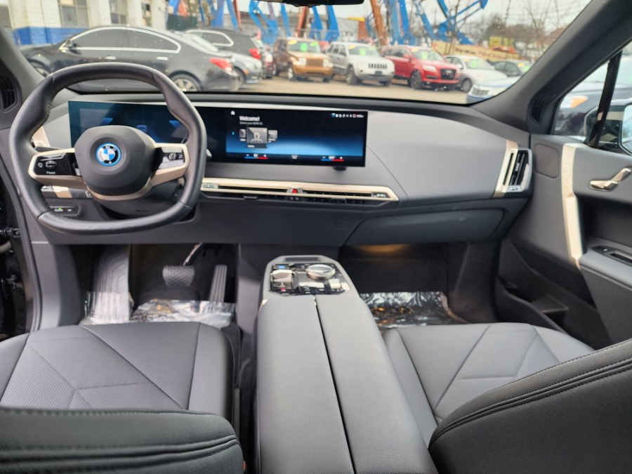 2022 BMW iX xDrive50 Sports Activity Vehic photo