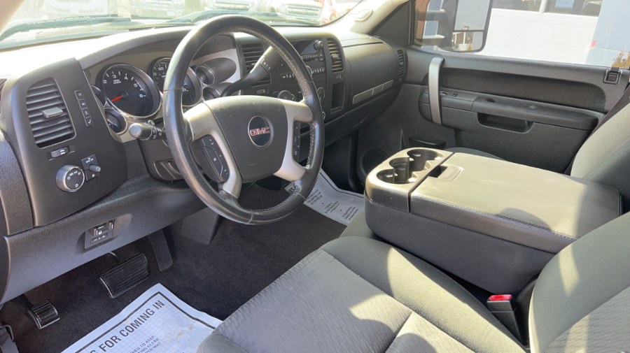 2010 GMC Sierra 2500HD 4WD Crew Cab 153" SLE, available for sale in Waterbury, Connecticut | West End Automotive Center. Waterbury, Connecticut 2010 GMC Sierra 2500HD 4WD Crew Cab 153" SLE, available for sale in Waterbury, Connecticut | West End Automotive Center. Waterbury, Connecticut