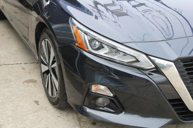 2020 Nissan Altima 2.5 SL, available for sale in Elmont, New York | NY Luxury Motors. Elmont, New York 2020 Nissan Altima 2.5 SL, available for sale in Elmont, New York | NY Luxury Motors. Elmont, New York