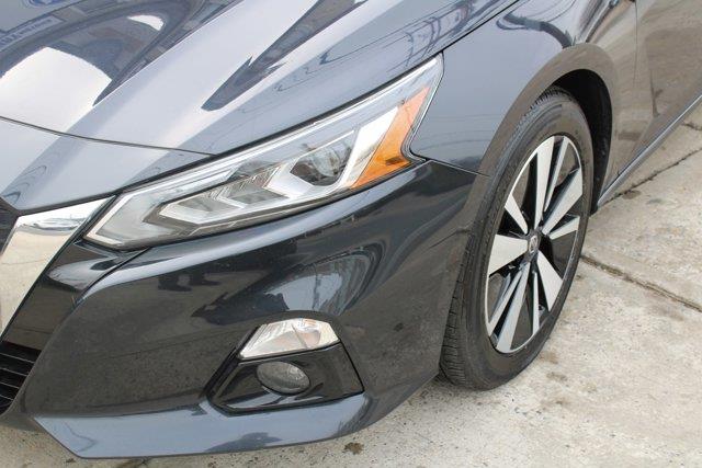 2020 Nissan Altima 2.5 SL, available for sale in Elmont, New York | NY Luxury Motors. Elmont, New York 2020 Nissan Altima 2.5 SL, available for sale in Elmont, New York | NY Luxury Motors. Elmont, New York