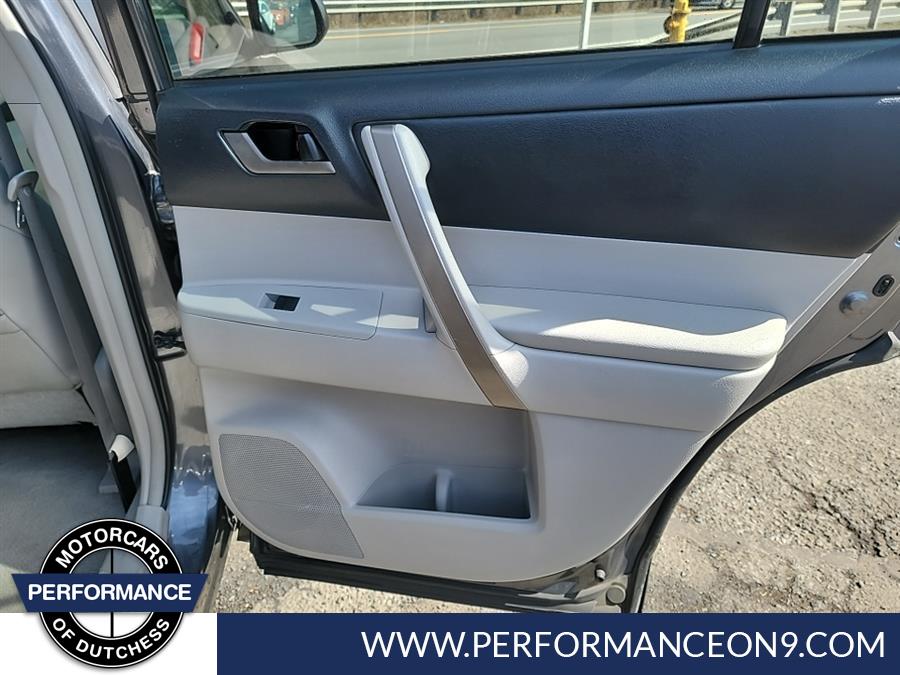 2010 Toyota Highlander 4WD 4dr V6 SE, available for sale in Wappingers Falls, New York | Performance Motor Cars. Wappingers Falls, New York 2010 Toyota Highlander 4WD 4dr V6 SE, available for sale in Wappingers Falls, New York | Performance Motor Cars. Wappingers Falls, New York