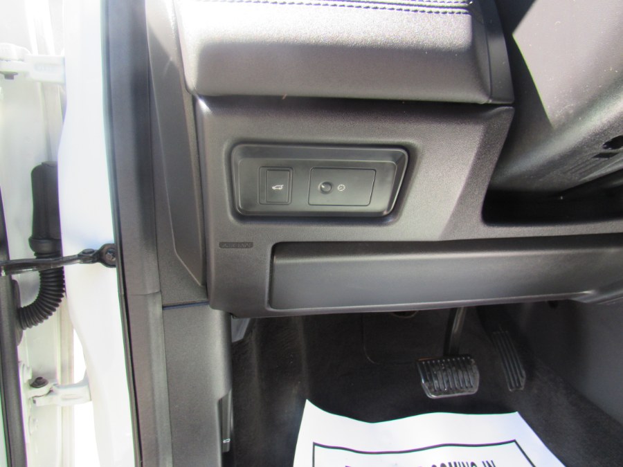 2016 Land Rover Discovery Sport SE, available for sale in Worcester, Massachusetts | Hilario's Auto Sales Inc.. Worcester, Massachusetts 2016 Land Rover Discovery Sport SE, available for sale in Worcester, Massachusetts | Hilario's Auto Sales Inc.. Worcester, Massachusetts