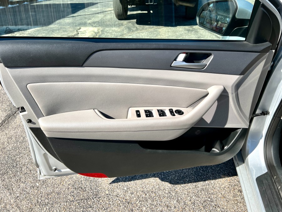 2015 Hyundai Sonata 4dr Sdn 2.4L SE, available for sale in Manchester, New Hampshire | Second Street Auto Sales Inc. Manchester, New Hampshire 2015 Hyundai Sonata 4dr Sdn 2.4L SE, available for sale in Manchester, New Hampshire | Second Street Auto Sales Inc. Manchester, New Hampshire
