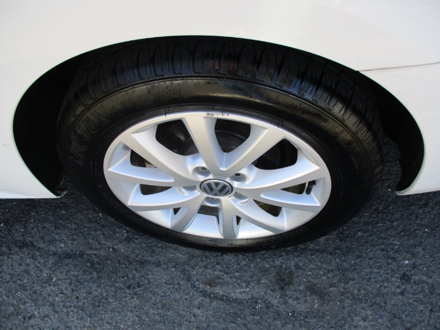 2014 Volkswagen Jetta Sedan SE PZEV, available for sale in Meriden, Connecticut | Cos Central Auto. Meriden, Connecticut 2014 Volkswagen Jetta Sedan SE PZEV, available for sale in Meriden, Connecticut | Cos Central Auto. Meriden, Connecticut