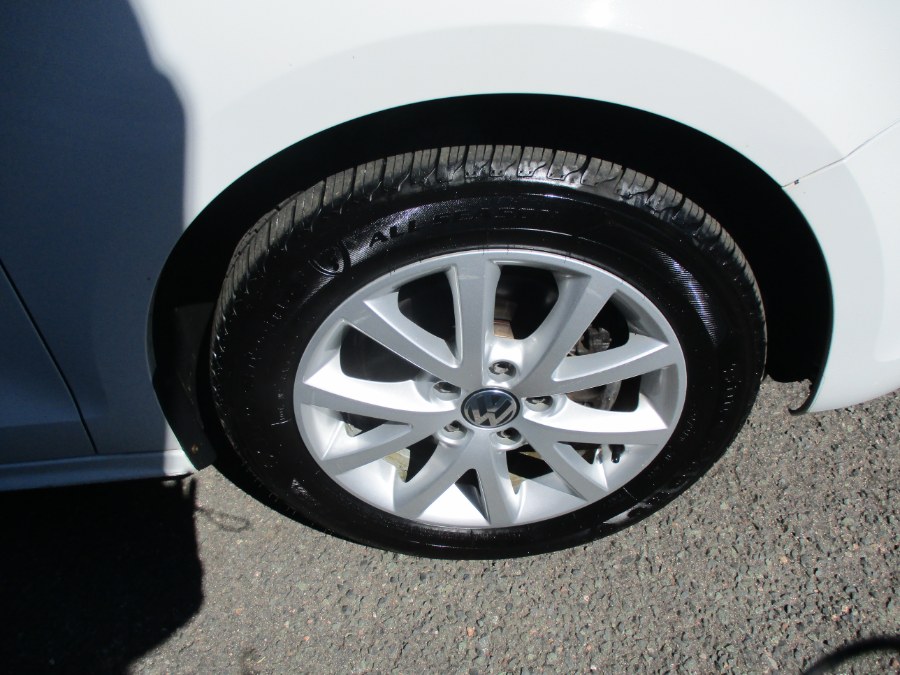2014 Volkswagen Jetta Sedan SE PZEV, available for sale in Meriden, Connecticut | Cos Central Auto. Meriden, Connecticut 2014 Volkswagen Jetta Sedan SE PZEV, available for sale in Meriden, Connecticut | Cos Central Auto. Meriden, Connecticut