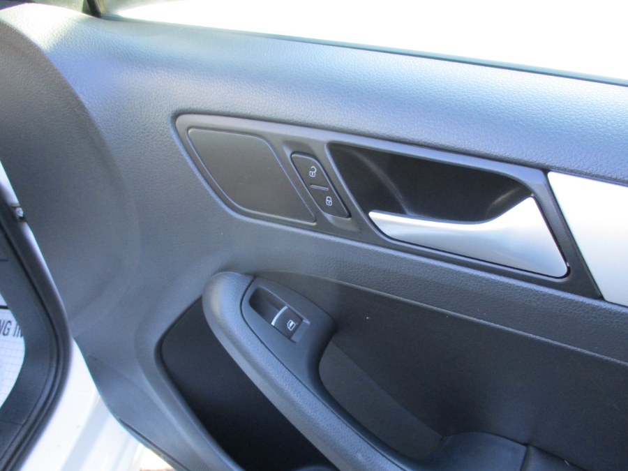 2014 Volkswagen Jetta Sedan SE PZEV, available for sale in Meriden, Connecticut | Cos Central Auto. Meriden, Connecticut 2014 Volkswagen Jetta Sedan SE PZEV, available for sale in Meriden, Connecticut | Cos Central Auto. Meriden, Connecticut