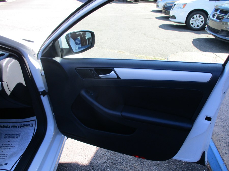 2014 Volkswagen Jetta Sedan SE PZEV, available for sale in Meriden, Connecticut | Cos Central Auto. Meriden, Connecticut 2014 Volkswagen Jetta Sedan SE PZEV, available for sale in Meriden, Connecticut | Cos Central Auto. Meriden, Connecticut