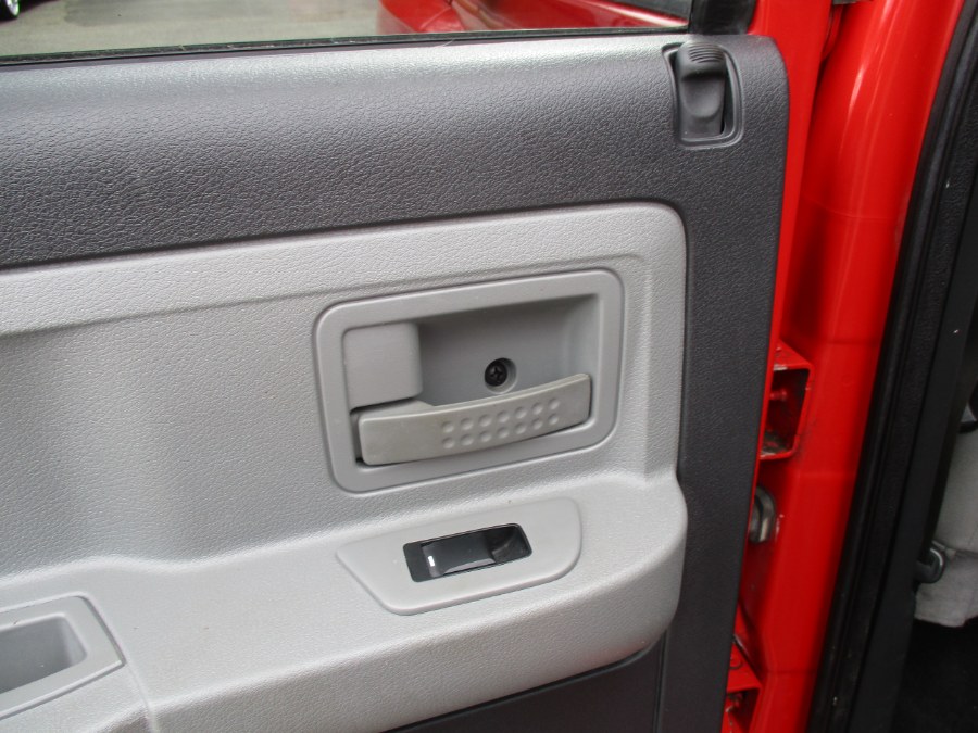 2008 Dodge Dakota 4WD Crew Cab SLT, available for sale in Meriden, Connecticut | Cos Central Auto. Meriden, Connecticut 2008 Dodge Dakota 4WD Crew Cab SLT, available for sale in Meriden, Connecticut | Cos Central Auto. Meriden, Connecticut