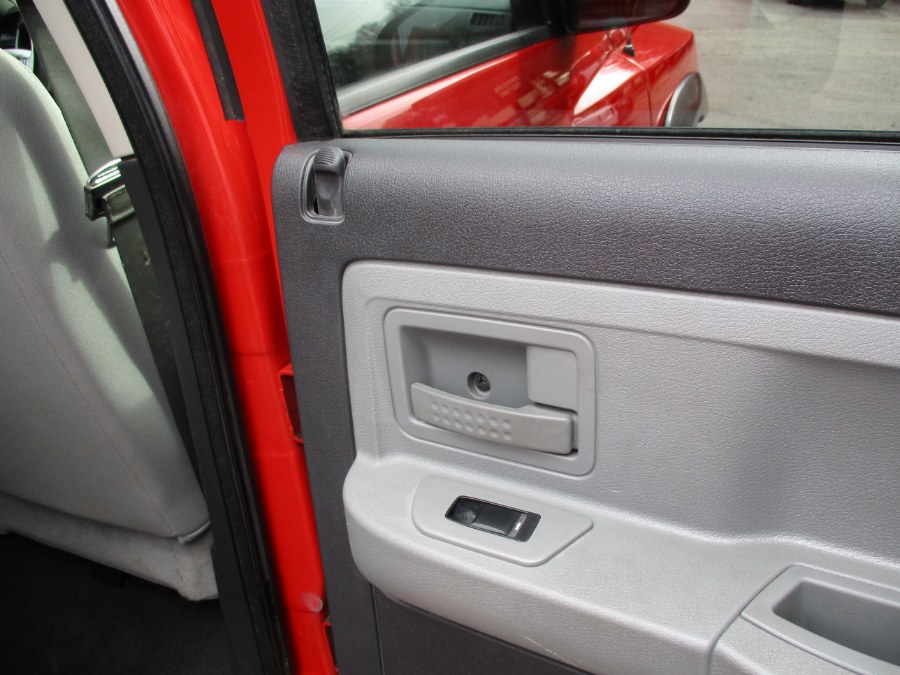 2008 Dodge Dakota 4WD Crew Cab SLT, available for sale in Meriden, Connecticut | Cos Central Auto. Meriden, Connecticut 2008 Dodge Dakota 4WD Crew Cab SLT, available for sale in Meriden, Connecticut | Cos Central Auto. Meriden, Connecticut