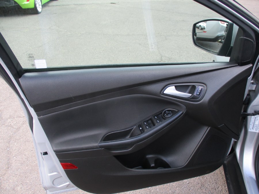 2016 Ford Focus 4dr Sdn SE, available for sale in Meriden, Connecticut | Cos Central Auto. Meriden, Connecticut 2016 Ford Focus 4dr Sdn SE, available for sale in Meriden, Connecticut | Cos Central Auto. Meriden, Connecticut