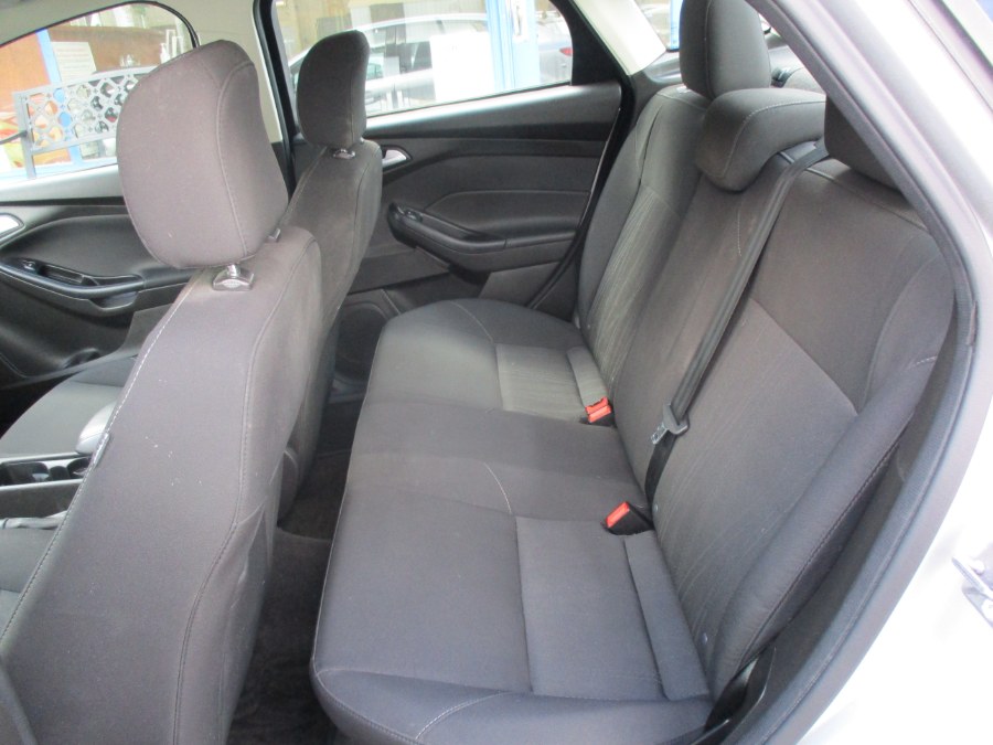 2016 Ford Focus 4dr Sdn SE, available for sale in Meriden, Connecticut | Cos Central Auto. Meriden, Connecticut 2016 Ford Focus 4dr Sdn SE, available for sale in Meriden, Connecticut | Cos Central Auto. Meriden, Connecticut