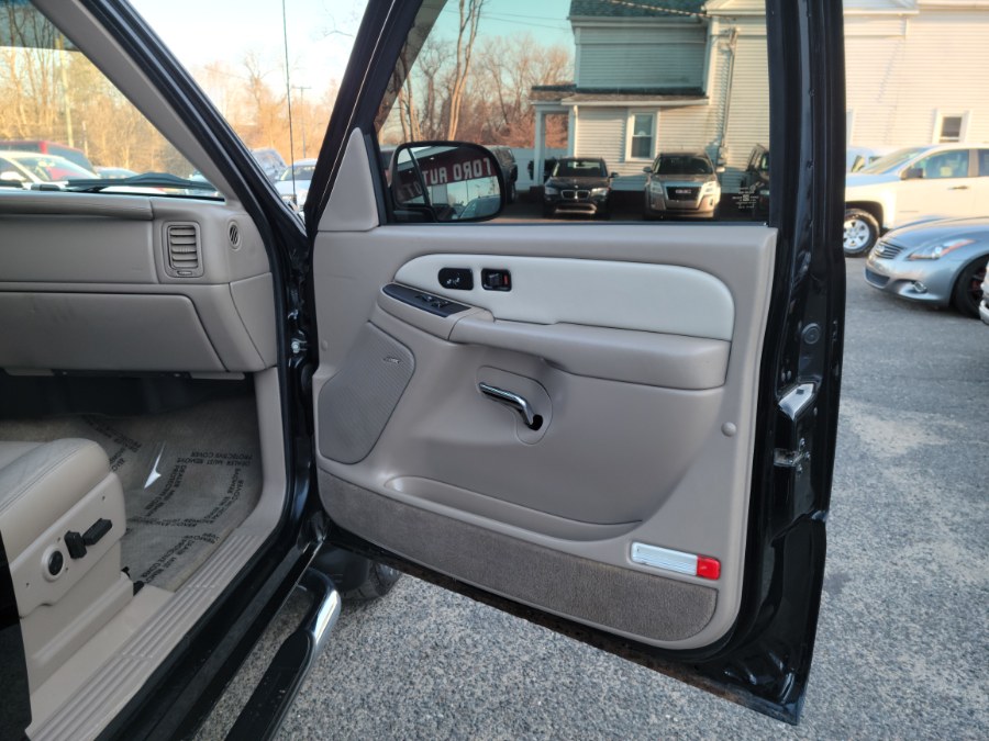 2005 GMC Sierra Denali Crew Cab 143.5" WB Leather interior, available for sale in East Windsor, Connecticut | Toro Auto. East Windsor, Connecticut 2005 GMC Sierra Denali Crew Cab 143.5" WB Leather interior, available for sale in East Windsor, Connecticut | Toro Auto. East Windsor, Connecticut