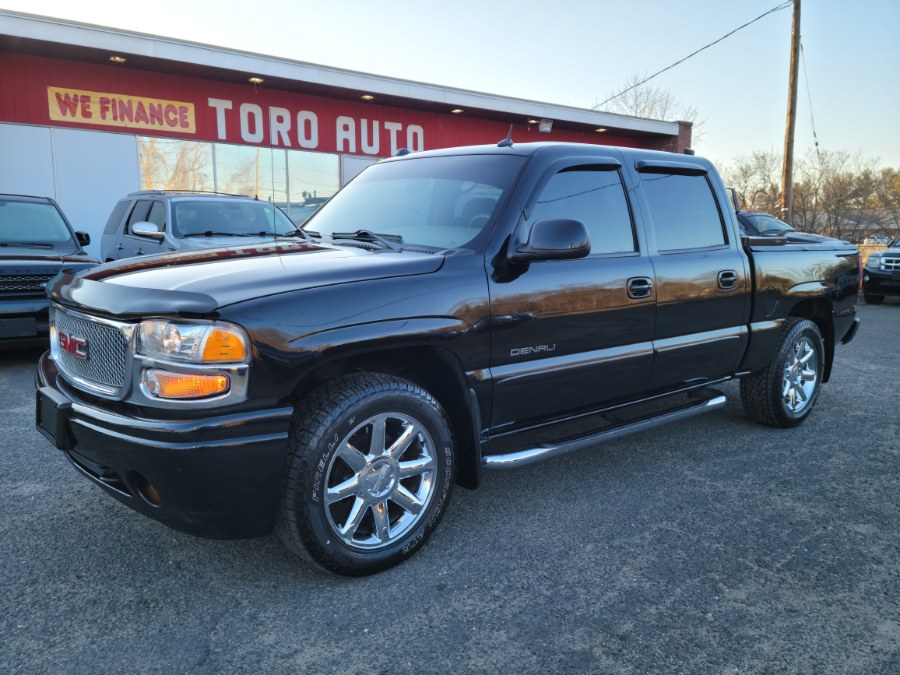 2005 GMC Sierra Denali Crew Cab 143.5" WB Leather interior, available for sale in East Windsor, Connecticut | Toro Auto. East Windsor, Connecticut