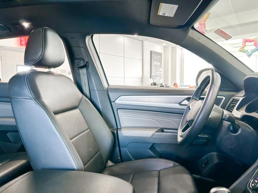 2021 Volkswagen Atlas Cross Sport 3.6L V6 SE w/Technology FWD, available for sale in Franklin Square, New York | Luxury Motor Club. Franklin Square, New York 2021 Volkswagen Atlas Cross Sport 3.6L V6 SE w/Technology FWD, available for sale in Franklin Square, New York | Luxury Motor Club. Franklin Square, New York