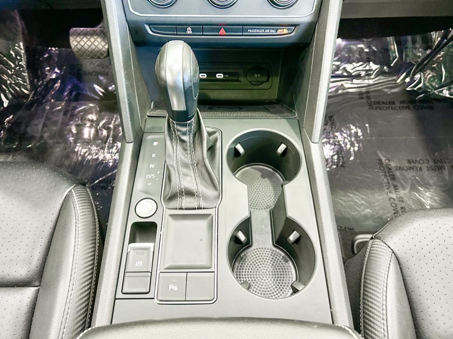 2021 Volkswagen Atlas Cross Sport 3.6L V6 SE w/Technology FWD, available for sale in Franklin Square, New York | Luxury Motor Club. Franklin Square, New York 2021 Volkswagen Atlas Cross Sport 3.6L V6 SE w/Technology FWD, available for sale in Franklin Square, New York | Luxury Motor Club. Franklin Square, New York