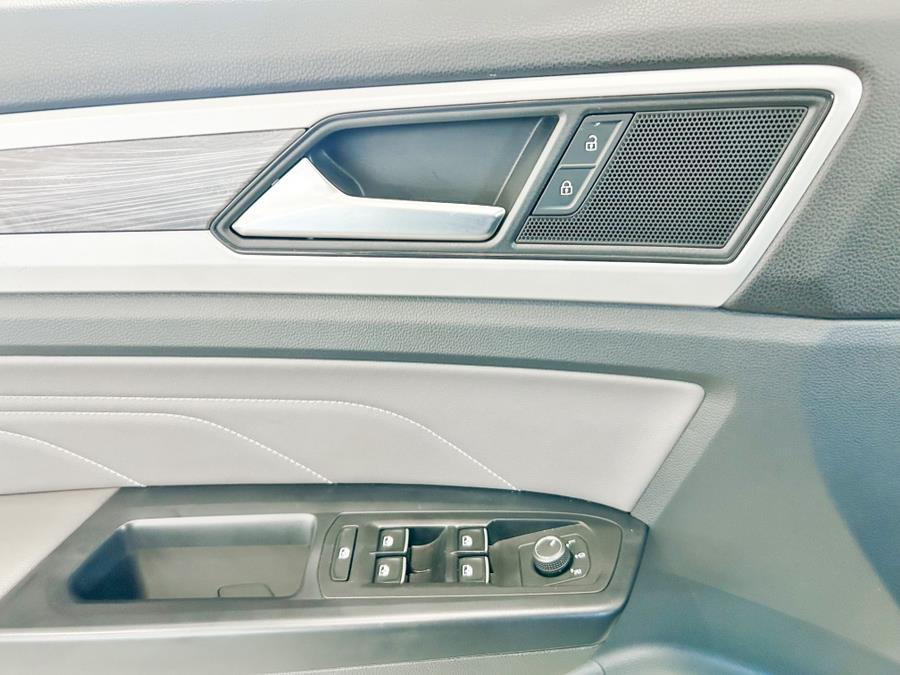 2021 Volkswagen Atlas Cross Sport 3.6L V6 SE w/Technology FWD, available for sale in Franklin Square, New York | Luxury Motor Club. Franklin Square, New York 2021 Volkswagen Atlas Cross Sport 3.6L V6 SE w/Technology FWD, available for sale in Franklin Square, New York | Luxury Motor Club. Franklin Square, New York