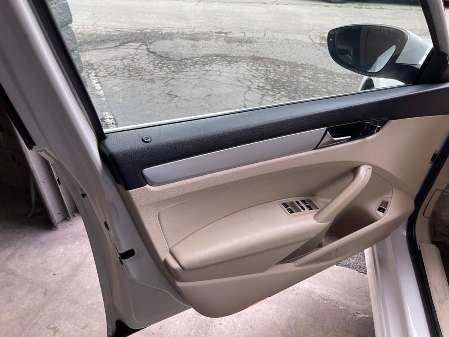 2012 Volkswagen Passat 4dr Sdn 2.5L Auto SE PZEV, available for sale in Garden Grove, California | U Save Auto Auction. Garden Grove, California 2012 Volkswagen Passat 4dr Sdn 2.5L Auto SE PZEV, available for sale in Garden Grove, California | U Save Auto Auction. Garden Grove, California