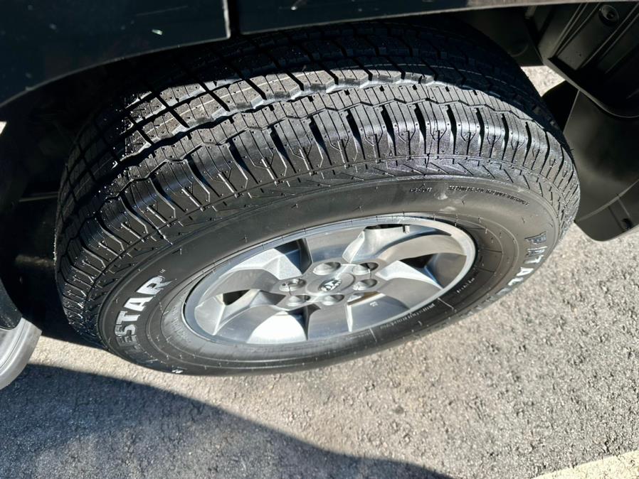 2013 Toyota 4Runner 4WD 4dr V6 SR5, available for sale in South Windsor, Connecticut | Mike And Tony Auto Sales, Inc. South Windsor, Connecticut 2013 Toyota 4Runner 4WD 4dr V6 SR5, available for sale in South Windsor, Connecticut | Mike And Tony Auto Sales, Inc. South Windsor, Connecticut