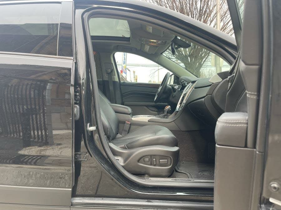 2015 Cadillac SRX AWD 4dr Luxury Collection, available for sale in Newark , New Jersey | Champion Used Auto Sales 2. Newark , New Jersey 2015 Cadillac SRX AWD 4dr Luxury Collection, available for sale in Newark , New Jersey | Champion Used Auto Sales 2. Newark , New Jersey