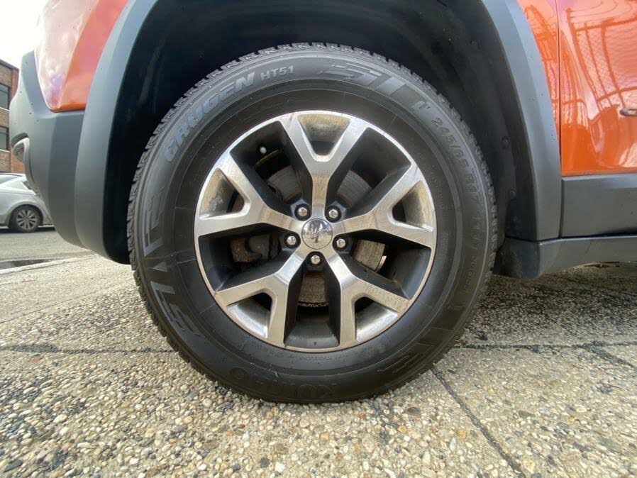 2015 Jeep Cherokee 4WD 4dr Trailhawk, available for sale in Newark , New Jersey | Champion Used Auto Sales 2. Newark , New Jersey 2015 Jeep Cherokee 4WD 4dr Trailhawk, available for sale in Newark , New Jersey | Champion Used Auto Sales 2. Newark , New Jersey