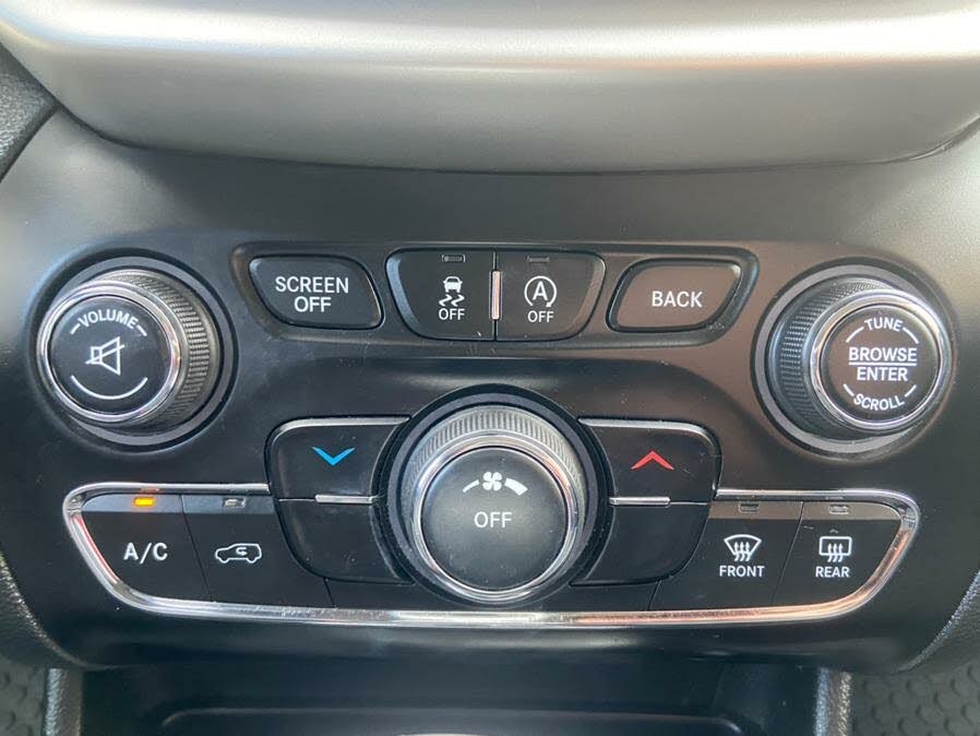 2015 Jeep Cherokee 4WD 4dr Trailhawk, available for sale in Newark , New Jersey | Champion Used Auto Sales 2. Newark , New Jersey 2015 Jeep Cherokee 4WD 4dr Trailhawk, available for sale in Newark , New Jersey | Champion Used Auto Sales 2. Newark , New Jersey