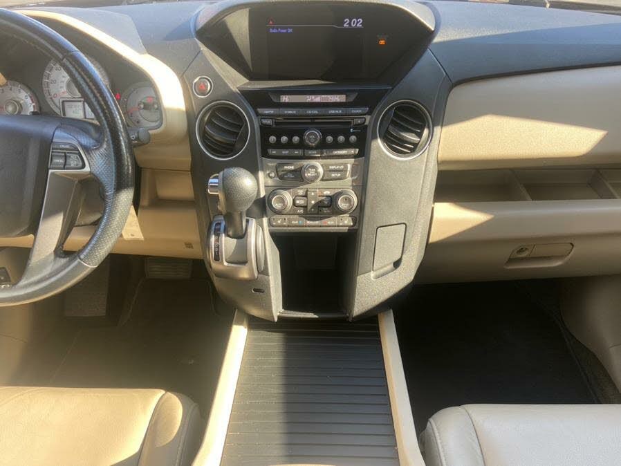 2015 Honda Pilot 4WD 4dr EX-L, available for sale in Newark , New Jersey | Champion Used Auto Sales 2. Newark , New Jersey 2015 Honda Pilot 4WD 4dr EX-L, available for sale in Newark , New Jersey | Champion Used Auto Sales 2. Newark , New Jersey